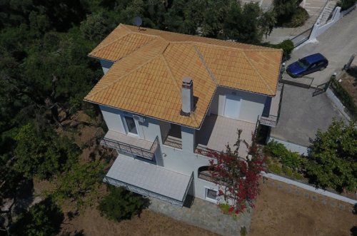 Charming villa on large land plot near Parga