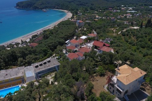 Charming villa on large land plot near Parga